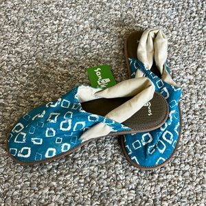 NWT Sanuk yoga sling Cruz Lauren